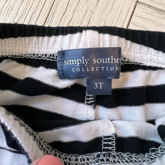Simply Southern size 3T toddler 2 piece sunflower w/ black and white stripes set - Picture 6 of 7